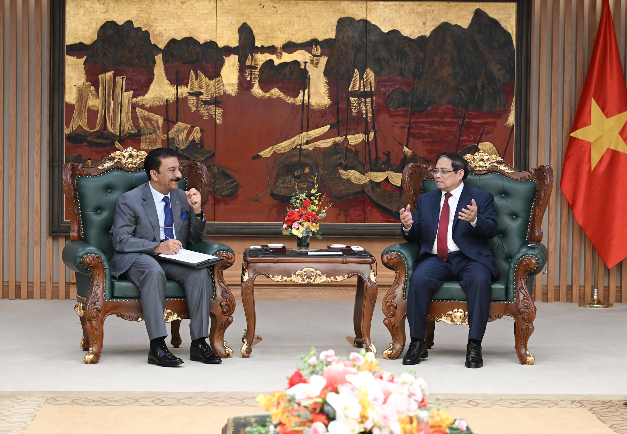 팜 민 찐 총리, 에너지 안보 확보를 위한 쿠웨이트와의 긴밀한 협력 제안